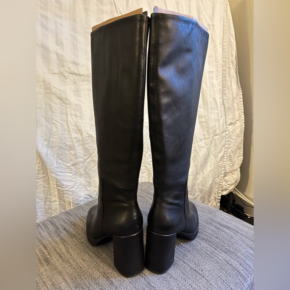 New in box LEATHER comfortable heeled boots! - Picture 7 of 17